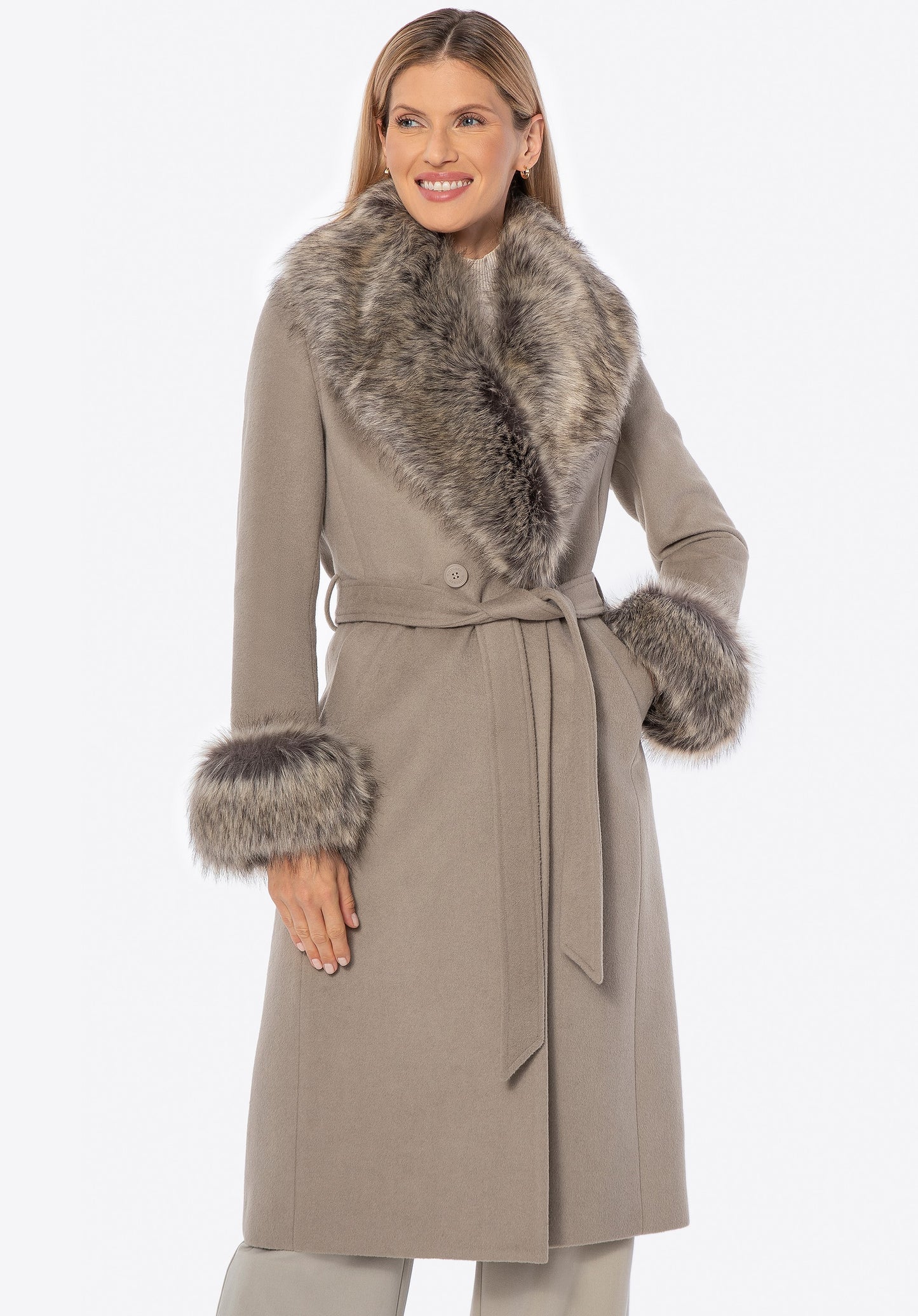 Freja | wool-blend coat with faux fur