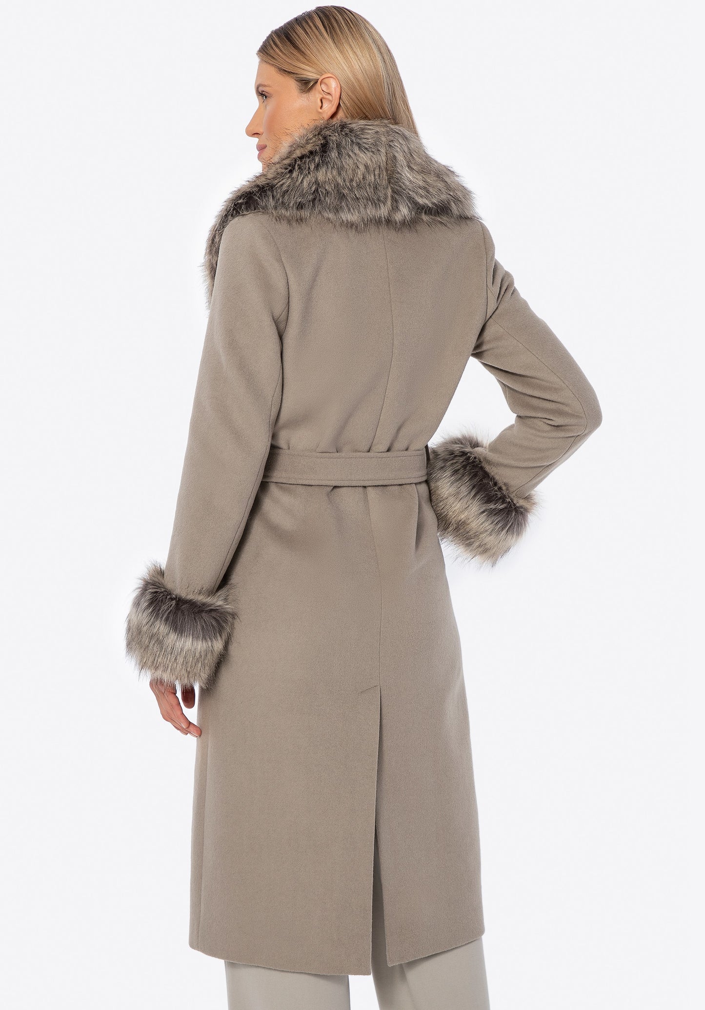 Freja | wool-blend coat with faux fur